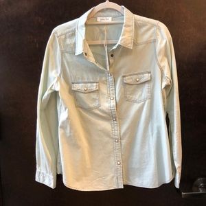 Grace and Lace everyday chambray button up NWT